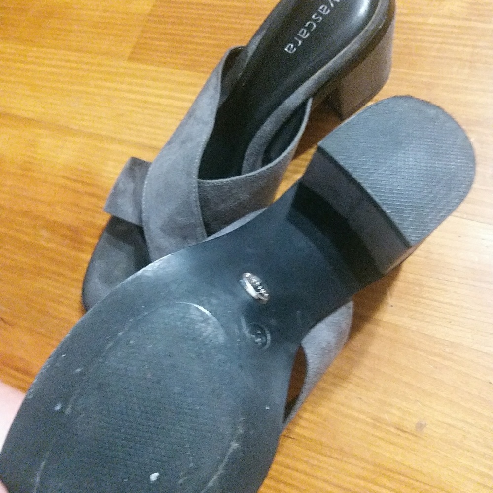 Heels - Picture 3 of 3